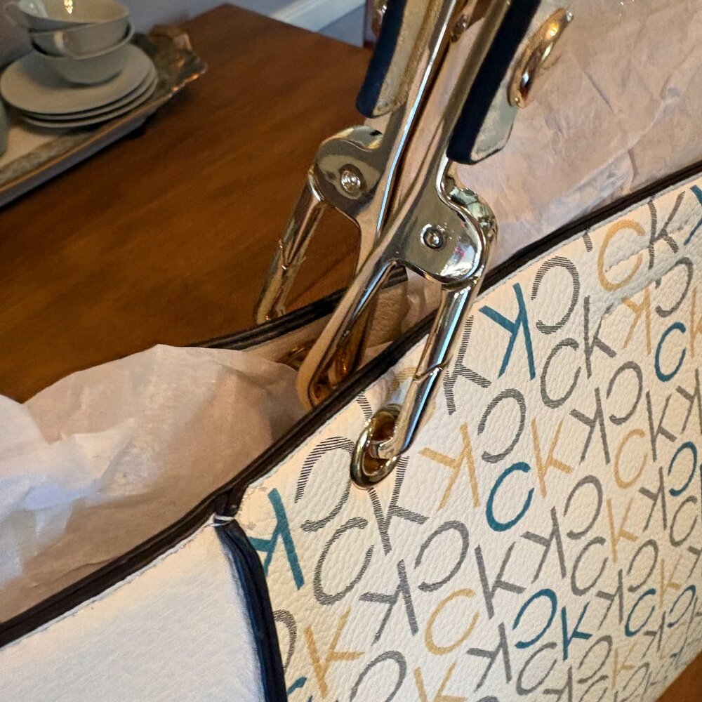 NWT Calvin Klein Renya Two-Toned Handle Tote/Shoulder Bag. - Picture 3 of 12